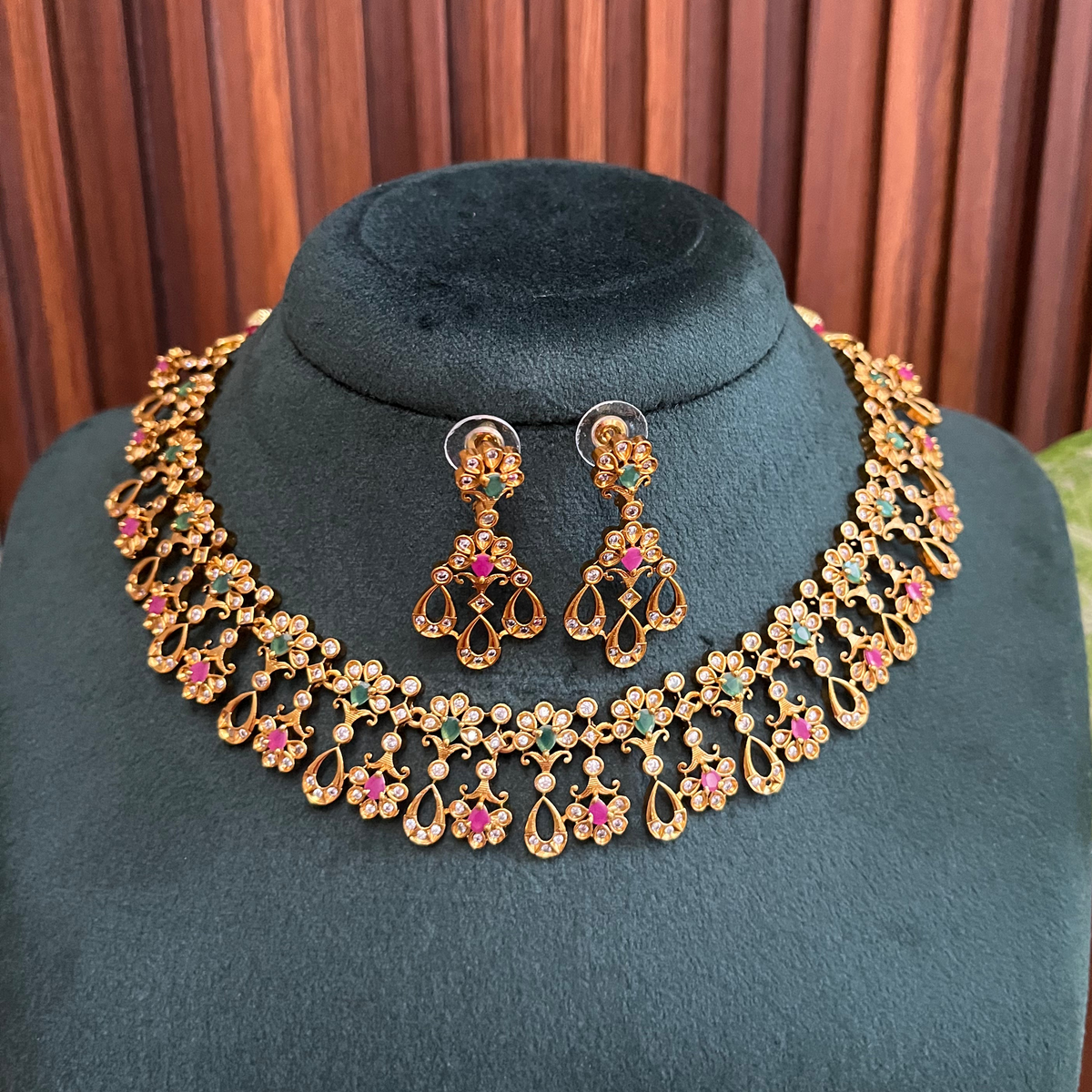 Gold Choker Necklace Set