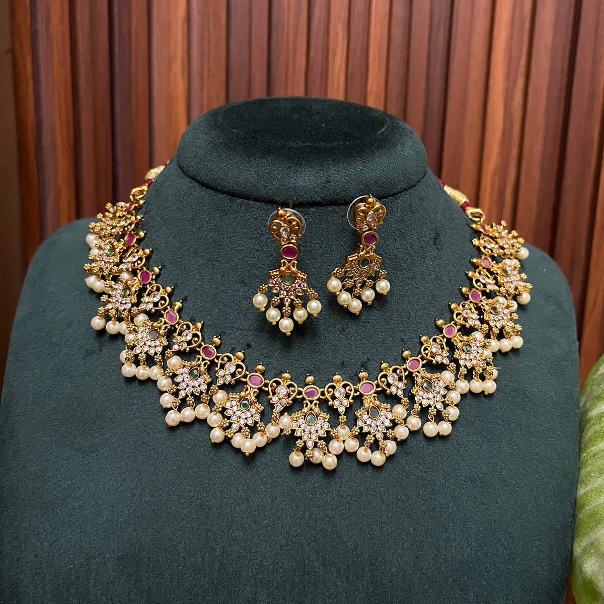 Gold Pearl Hanging Necklace Set