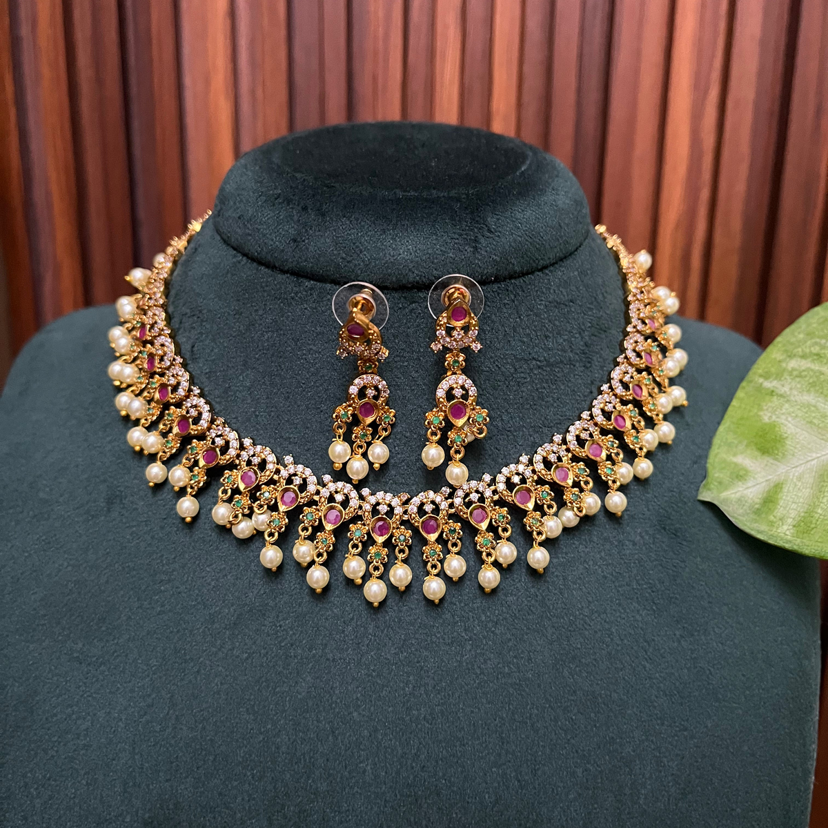 Gold Pearl Hanging Necklace Set