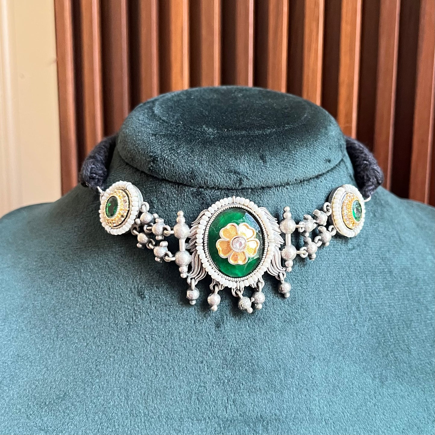 Dual Tone Stone Thread Necklace Set