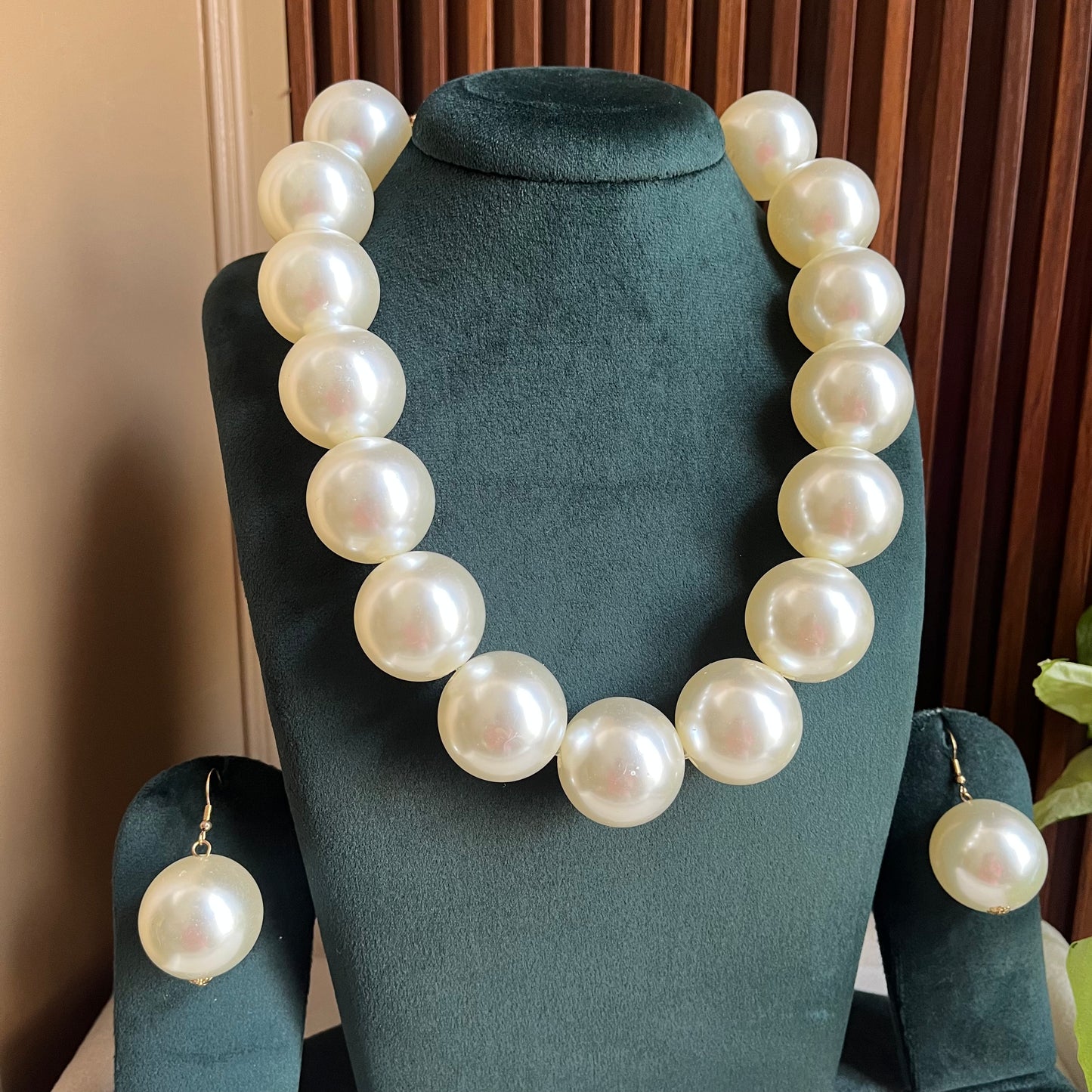 Statement Pearl Necklace Set