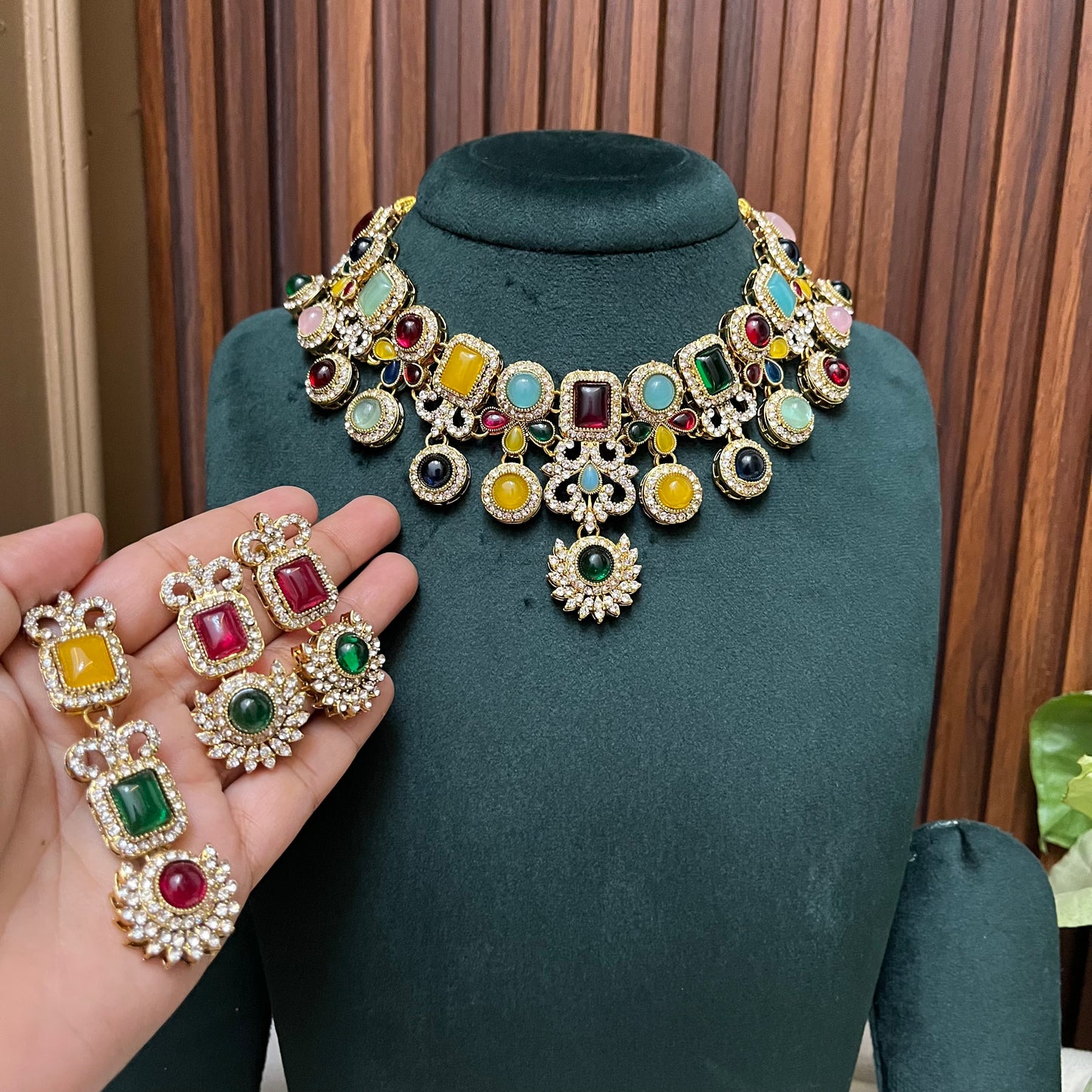 Multicolor Stone Necklace Set