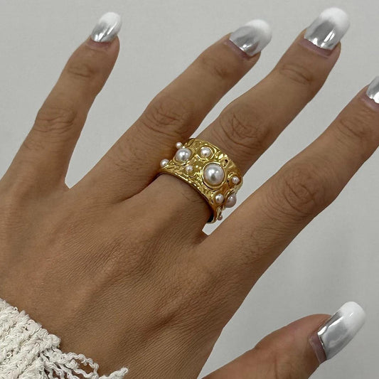 Luxe 18k Gold Pearl Band Ring