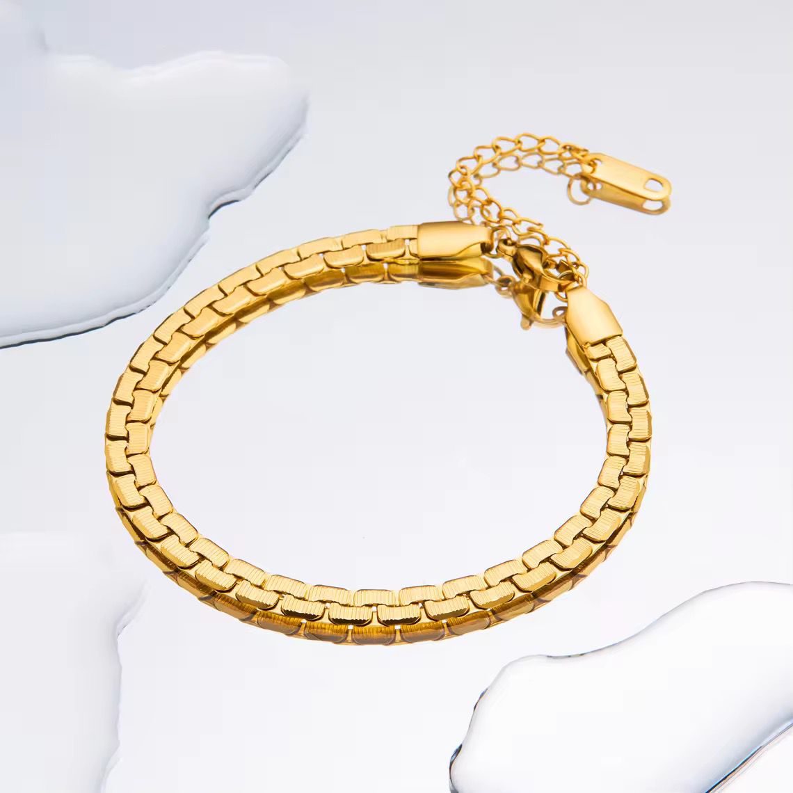 Sleek Gold Chain Bracelet