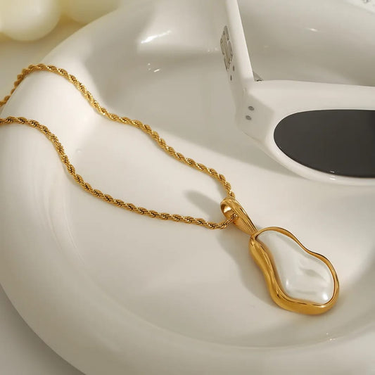 Baroque Pearl Pendant Necklace