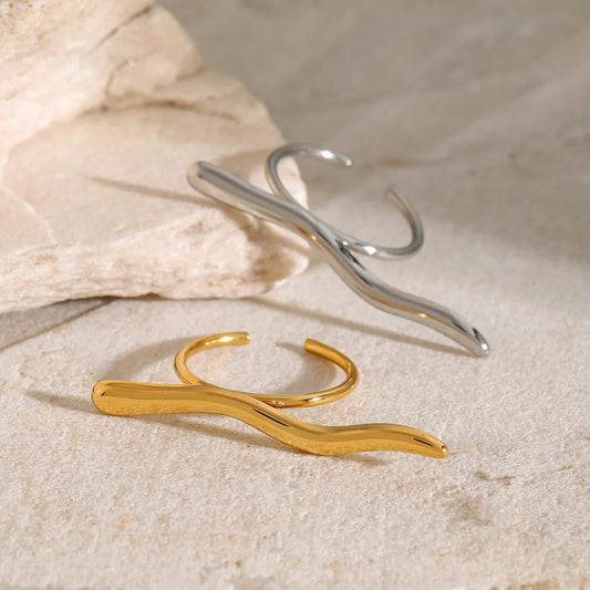 Curvy Silver Finger Ring