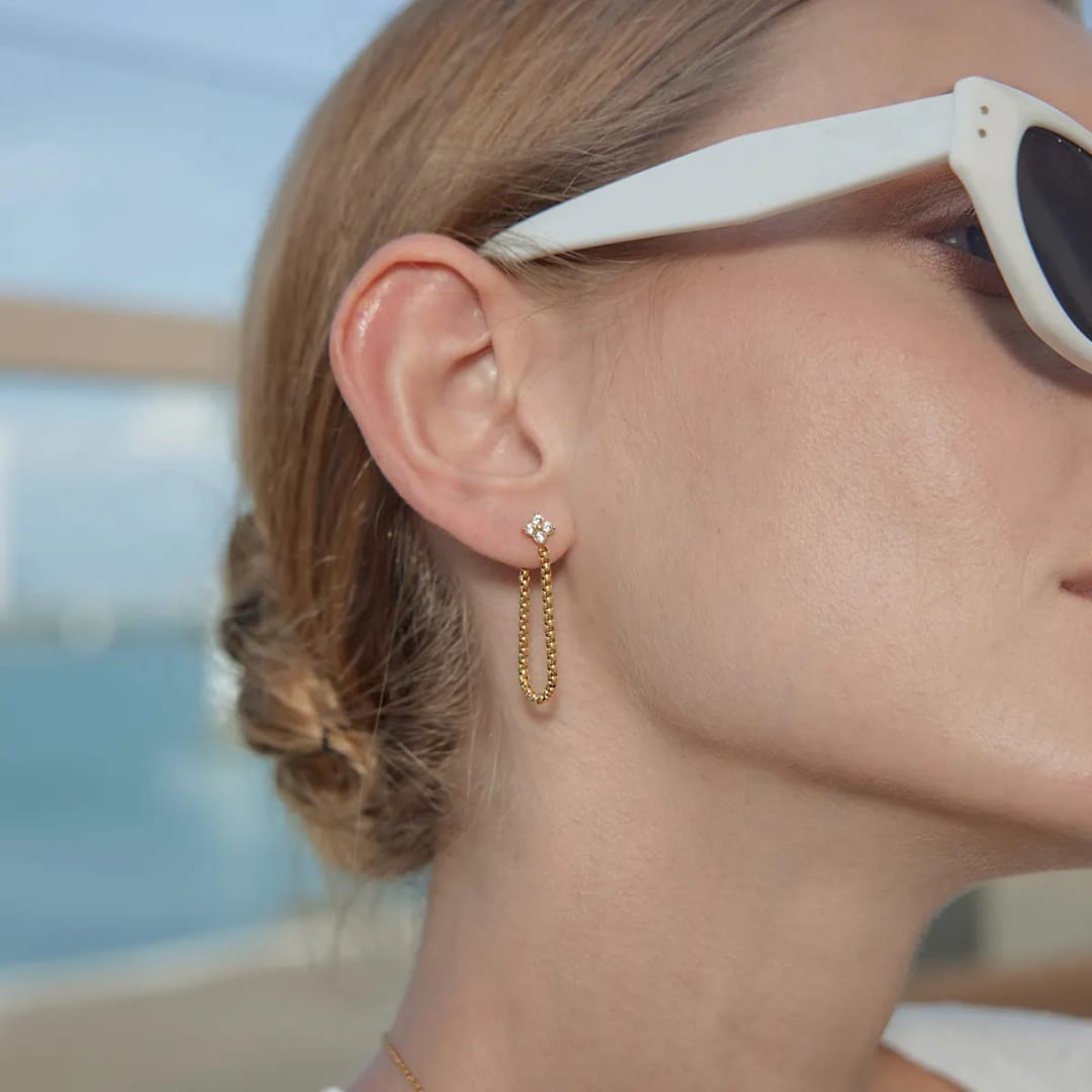 Flower Attached Chain Earring