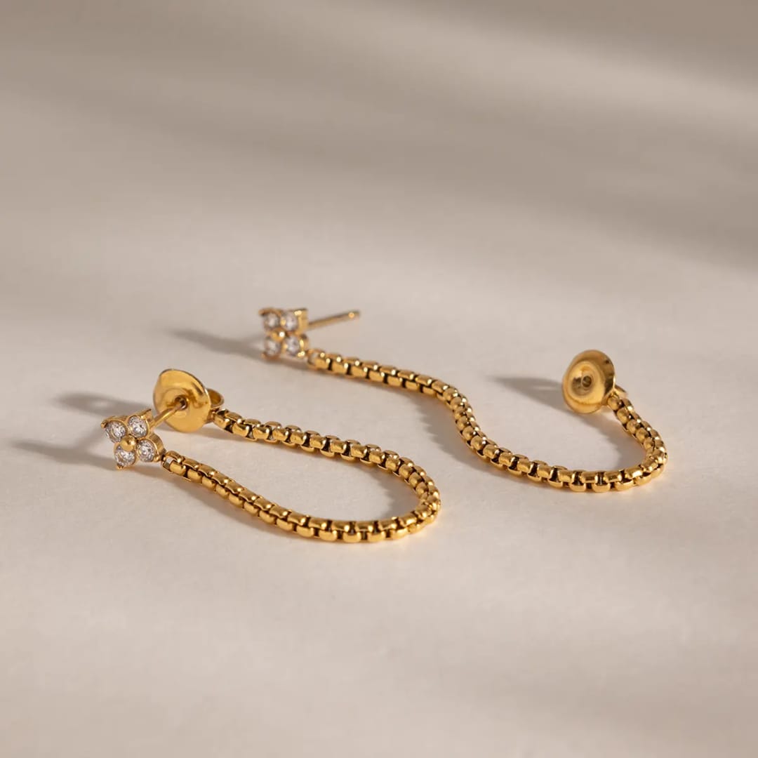 Flower Attached Chain Earring