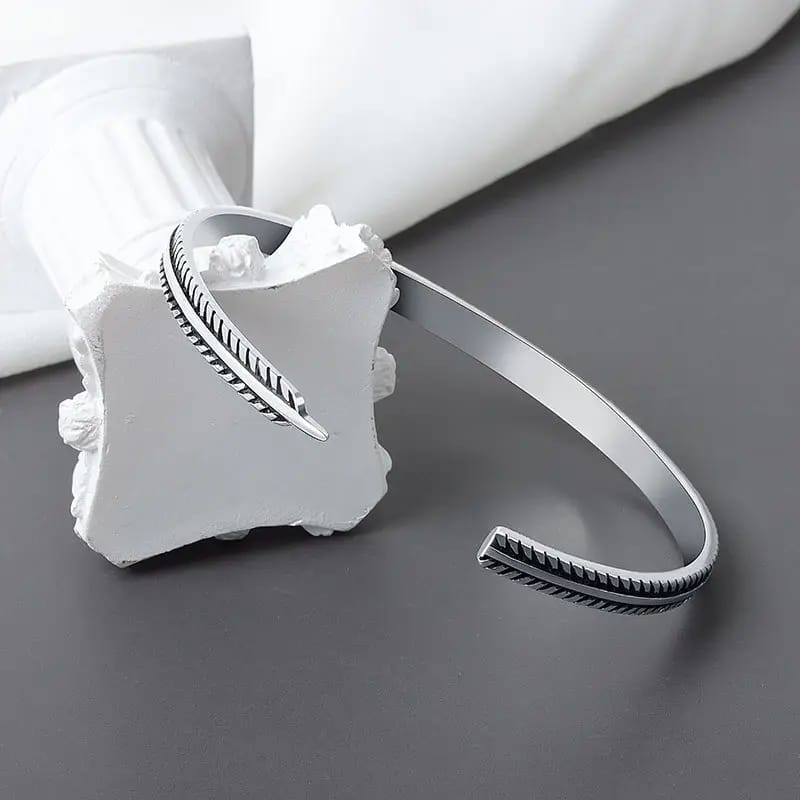 Jank Silver Textured Bracelet