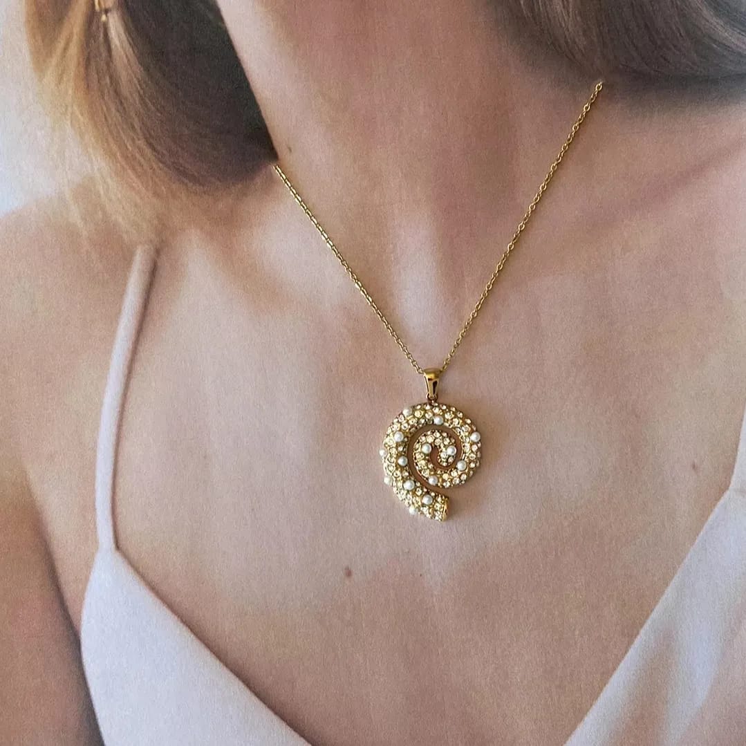 Twisted Pendant Chain Necklace