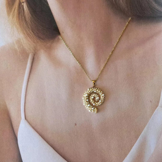 Twisted Pendant Chain Necklace
