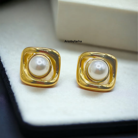Luxe Gold Pearl Studs Earrings