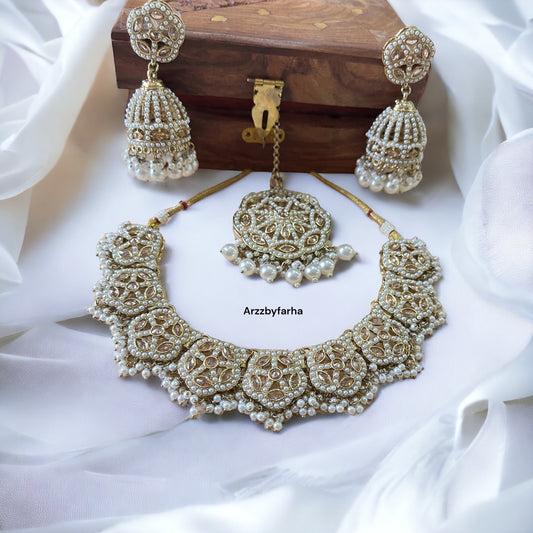 Naayaab Choker Necklace Set