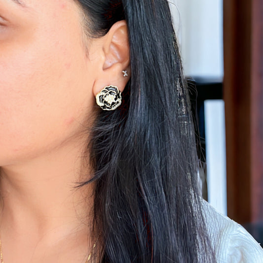 Black Flower Pearl Studs Earring