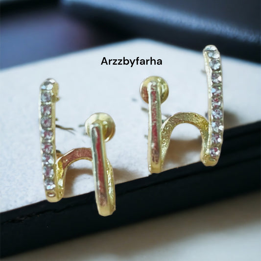 Myu Shaped Studs Earring