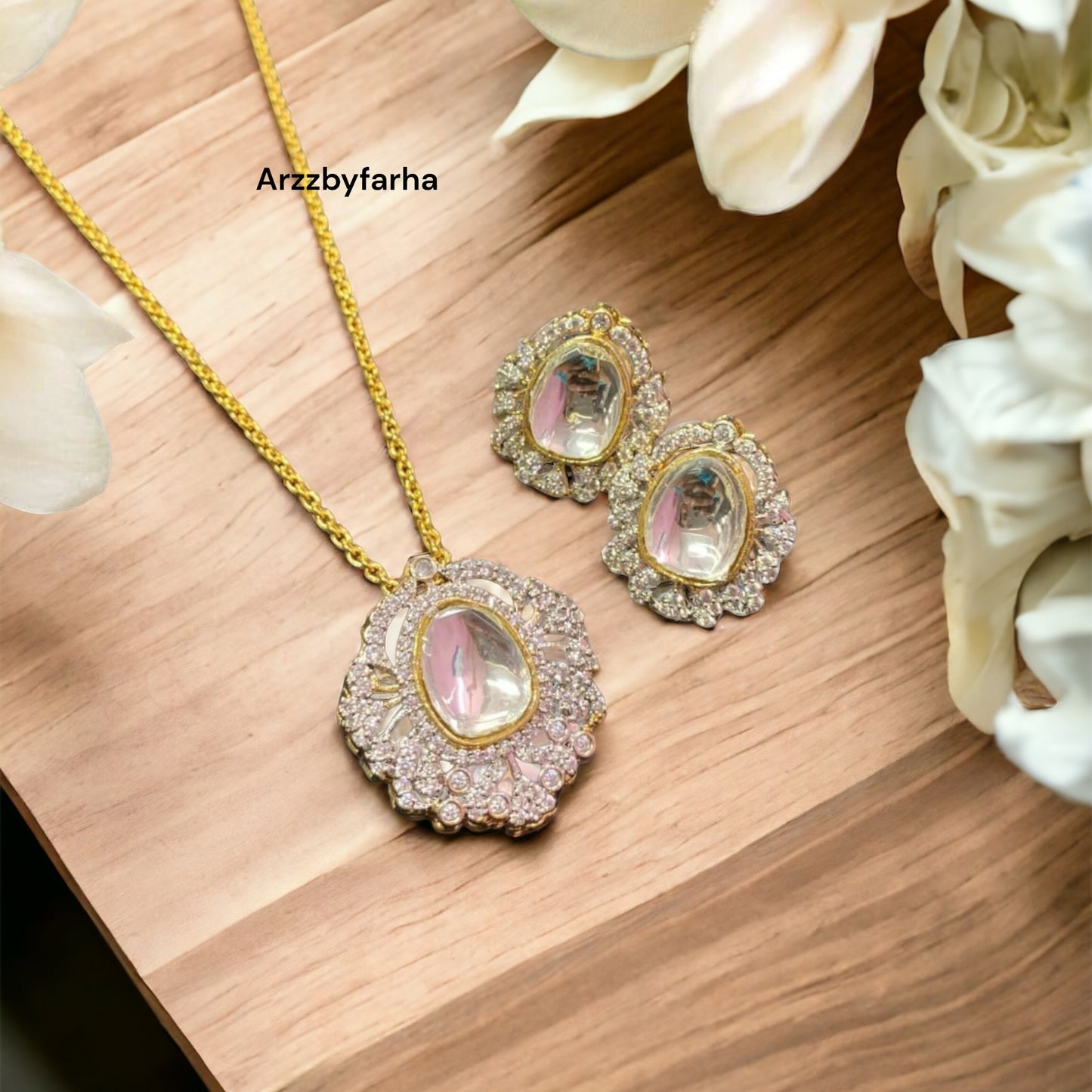 Kundan Pendant Necklace Set