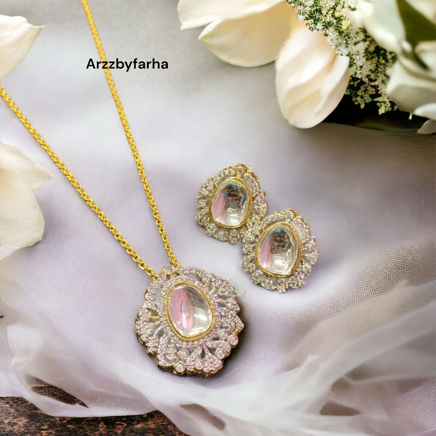 Kundan Pendant Necklace Set