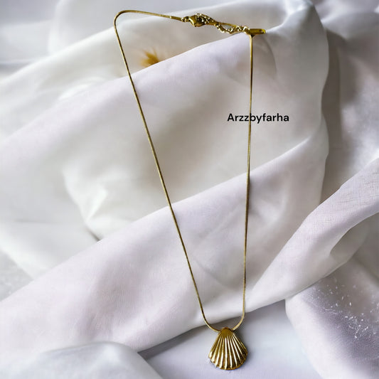 Sea Shell Pendant Chain Necklace