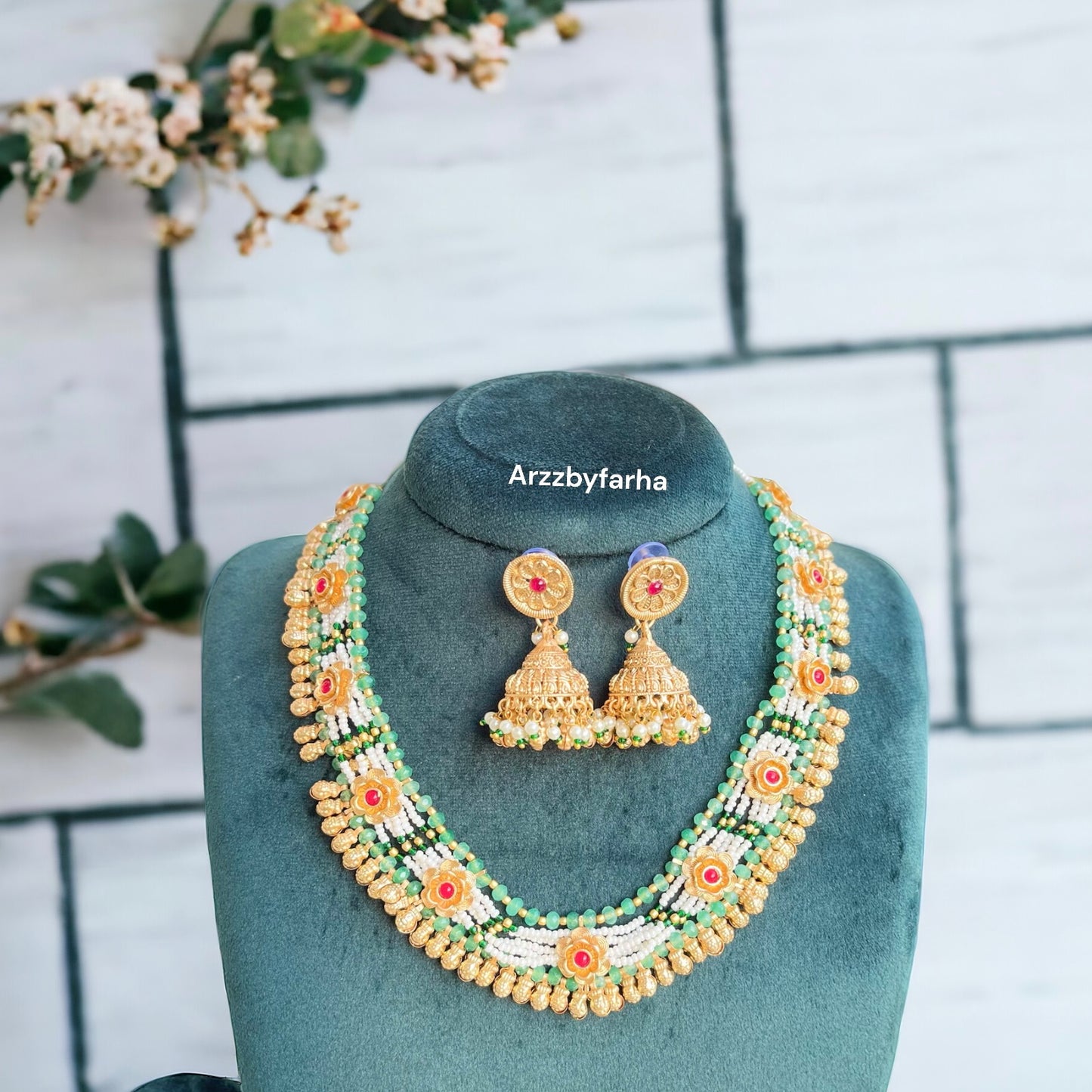 Multilayered Beads & Pearl Short Necklace