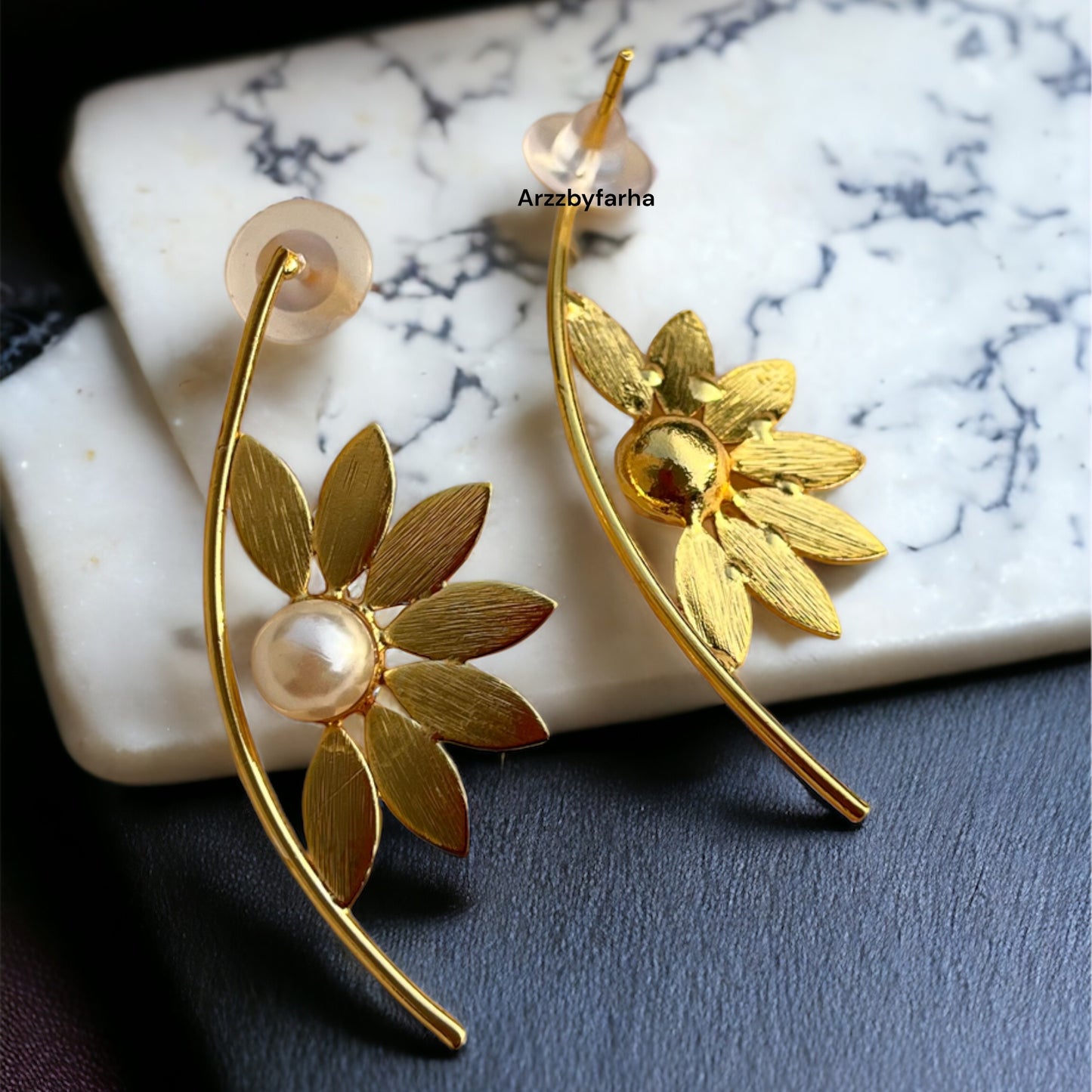 Curvy Flower Pearl Earrings