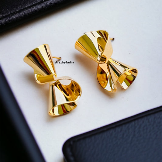 18k Gold Twisted Studs Earring