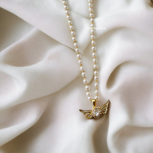 Angle Pendant Pearl Necklace