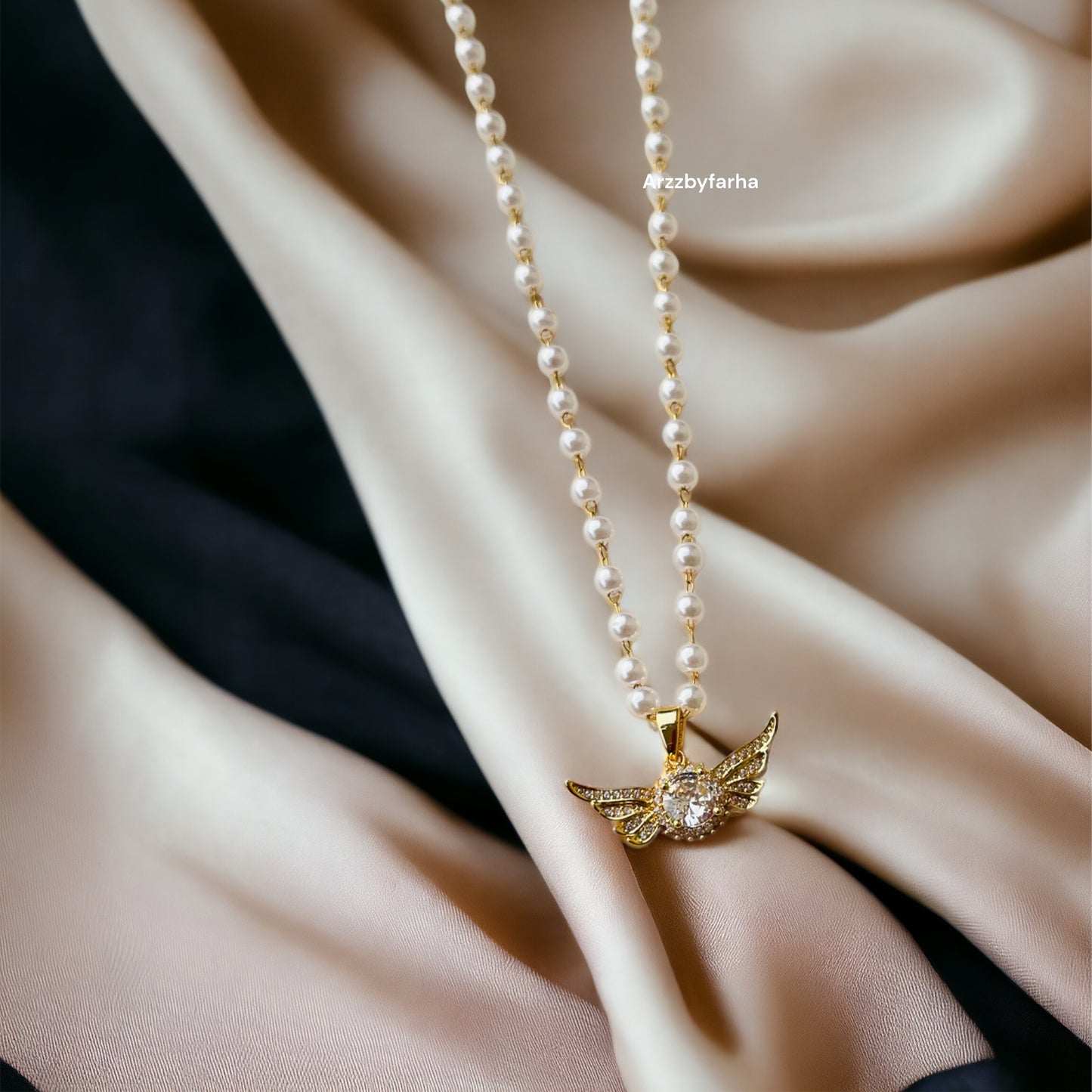 Angle Pendant Pearl Necklace