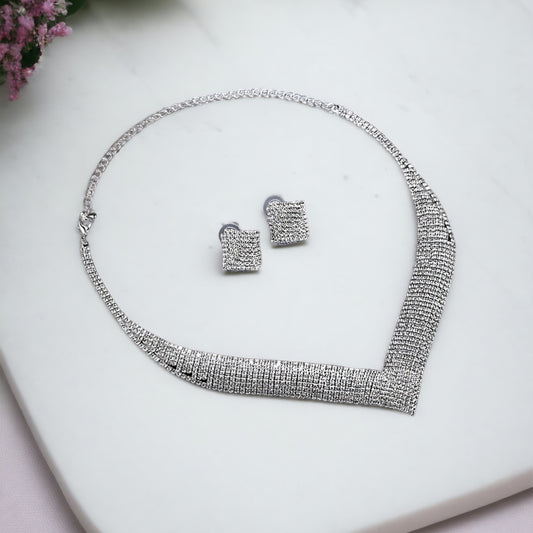 White Crystal Studded Necklace Set