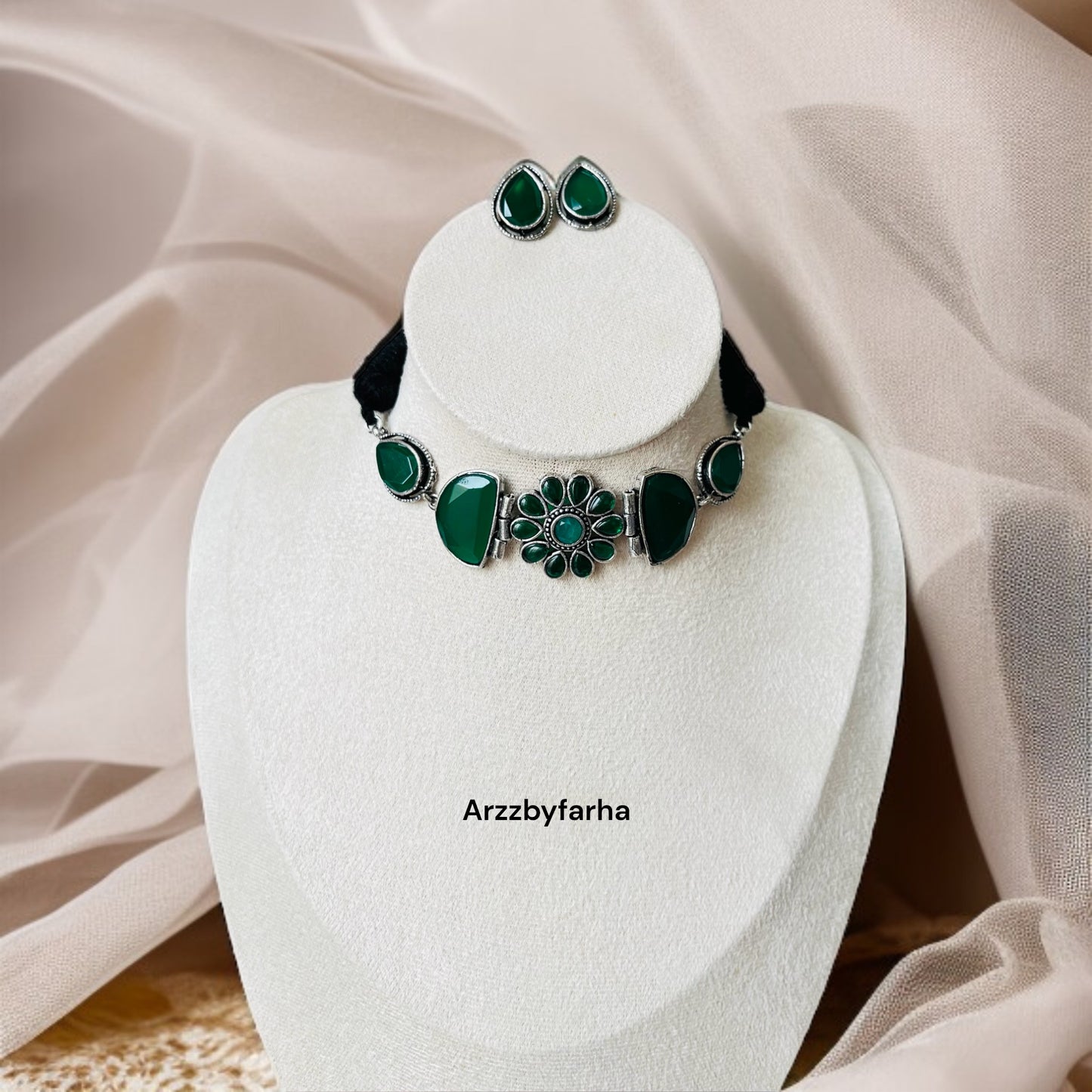 Monalisa Choker Necklace Set