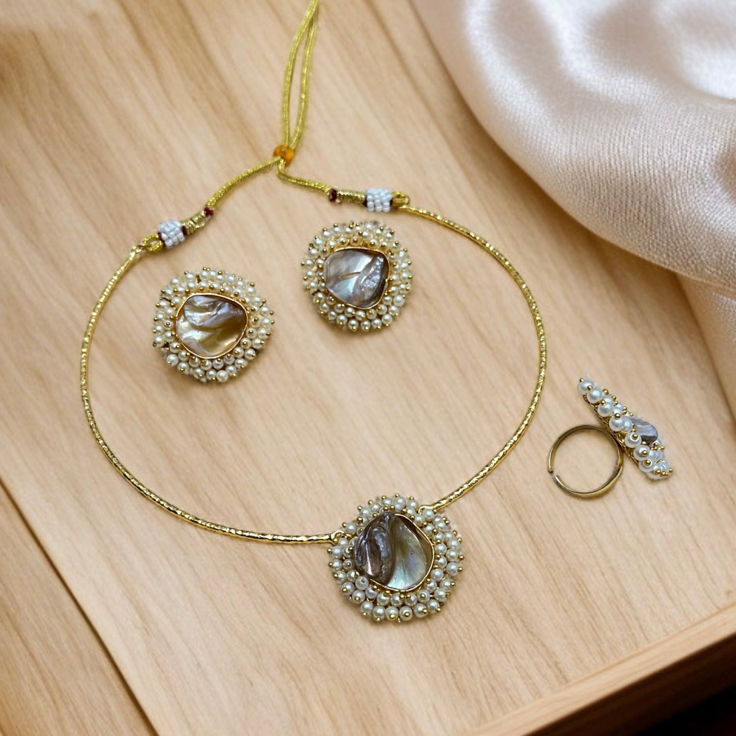 MOP Sleek Choker Necklace Set