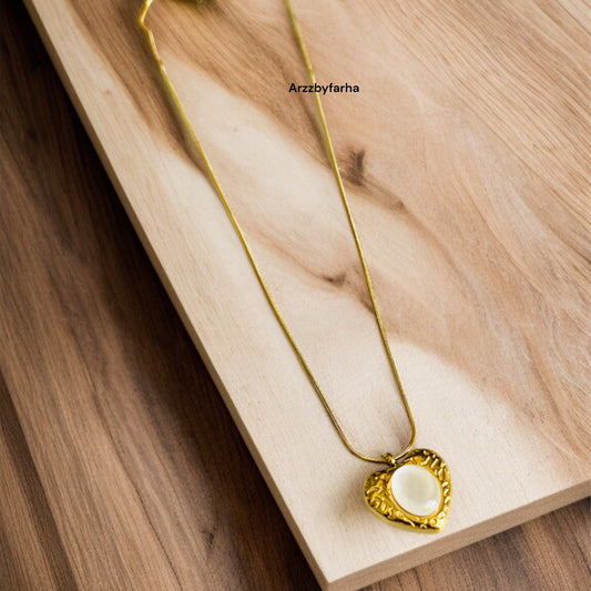 White Heart MOP Necklace
