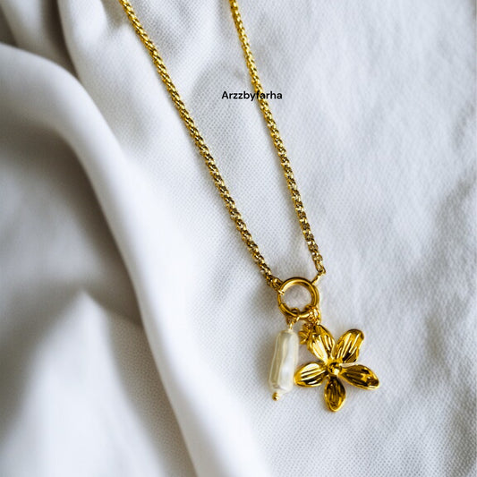 White Heart Front Open Necklace