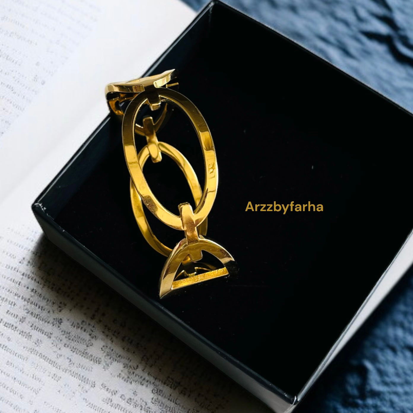Luxe Gold Openable Bangle Bracelet