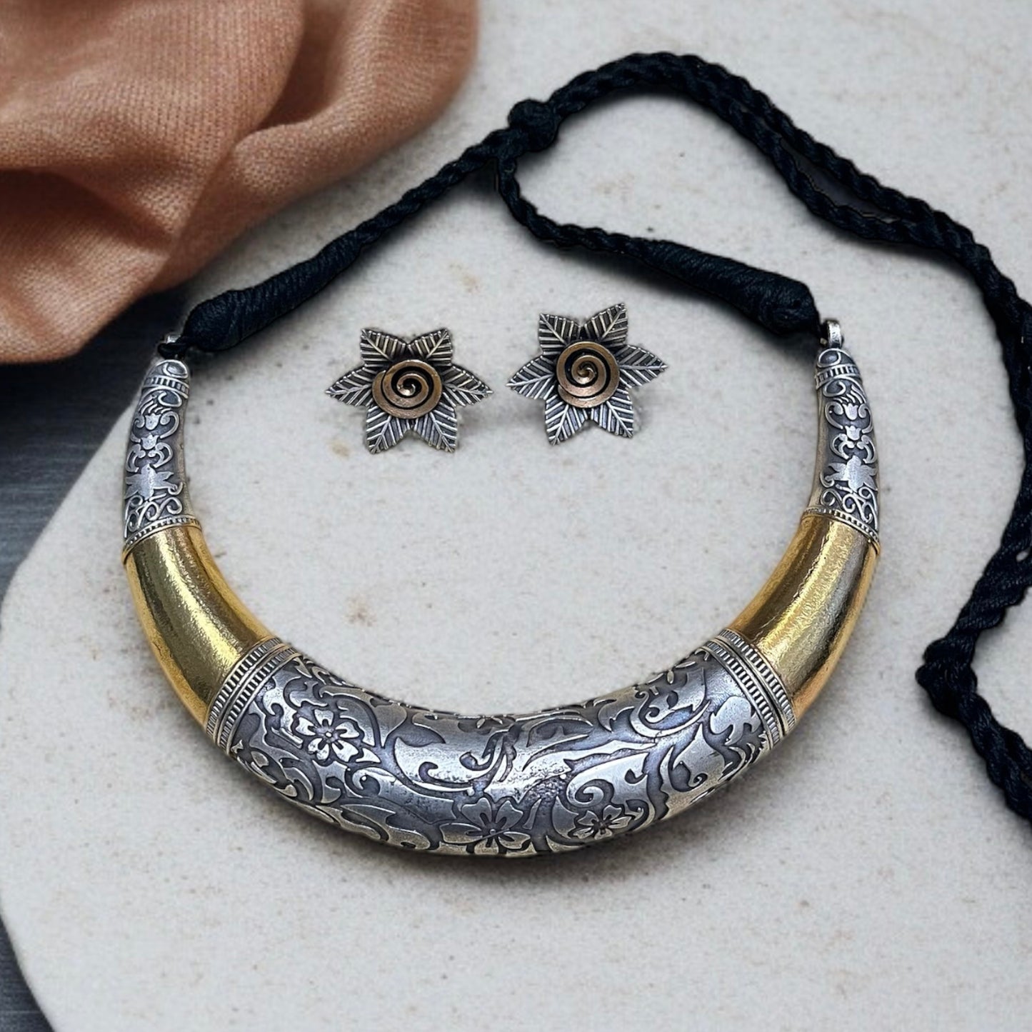 Dual Tone Hasli Necklace Set