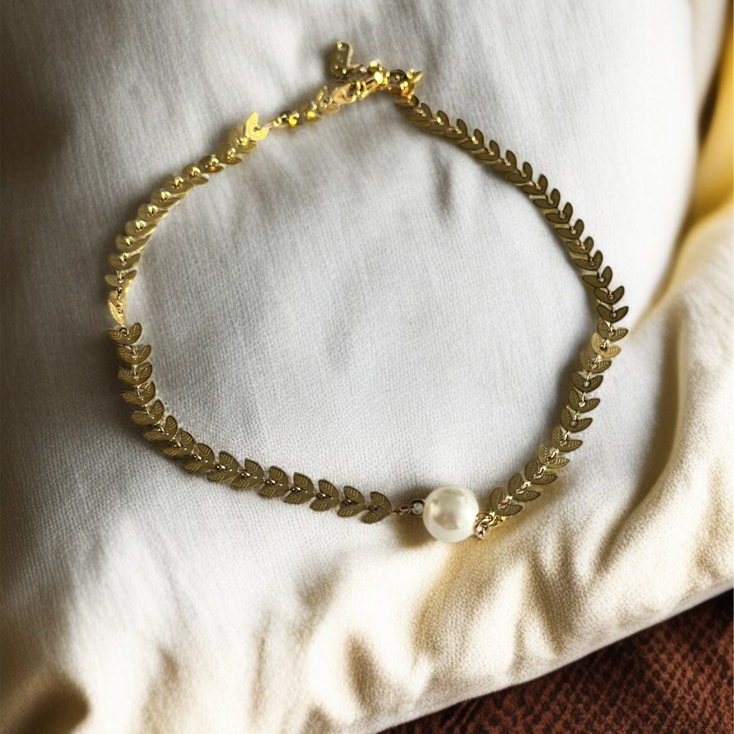 Pearl Gold Leaf Chain Necklace