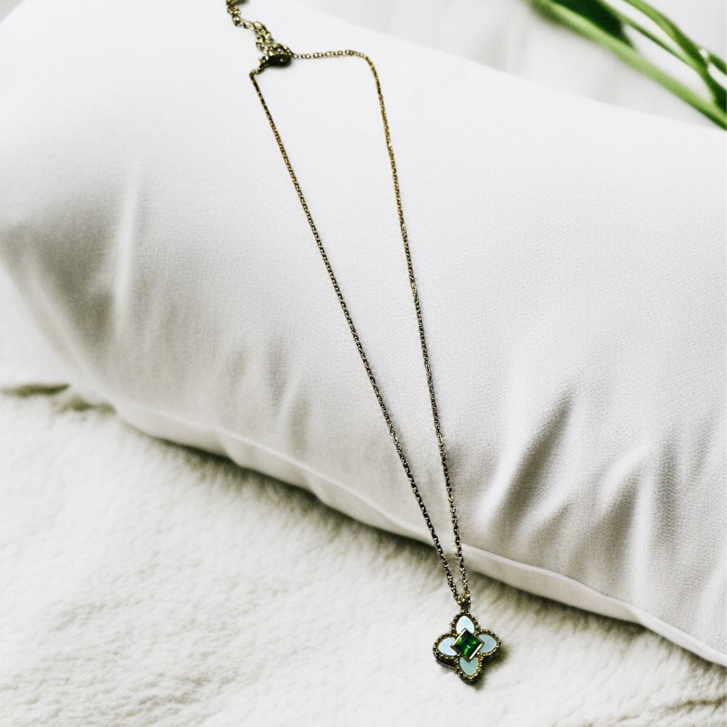 Green & White MOP Pendant Necklace