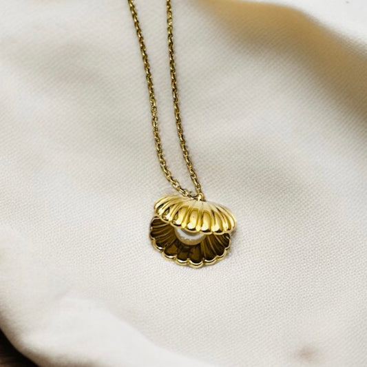 Sea Shell Pearl Pendant Necklace