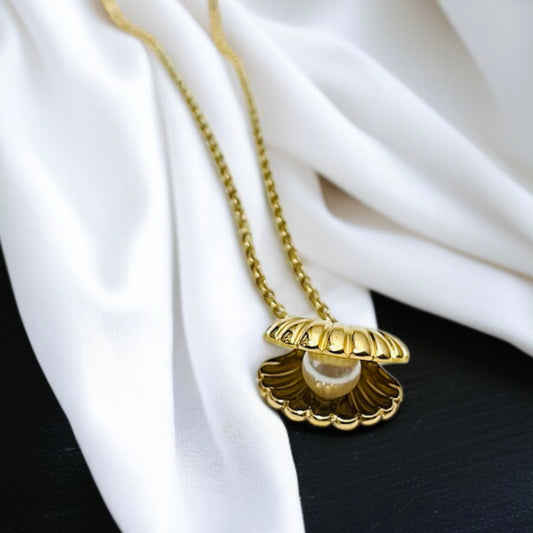 Sea Shell Pearl Pendant Necklace