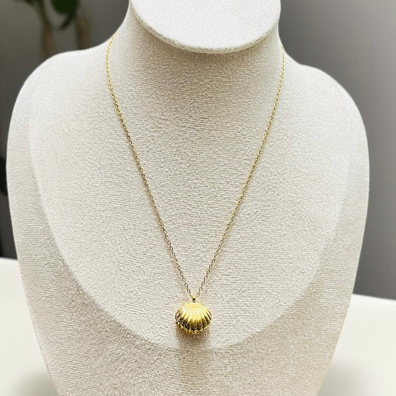 Sea Shell Pearl Pendant Necklace