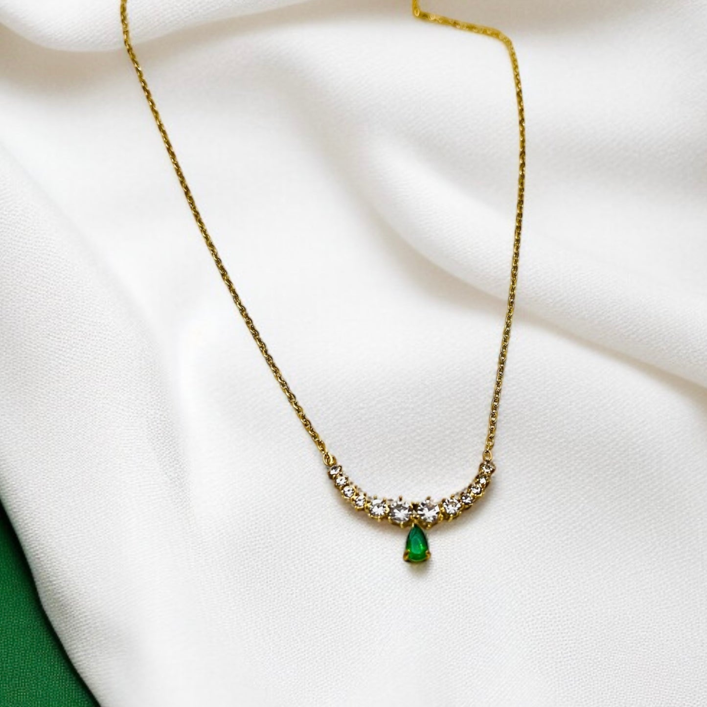 Green & White Stone Pendant Necklace