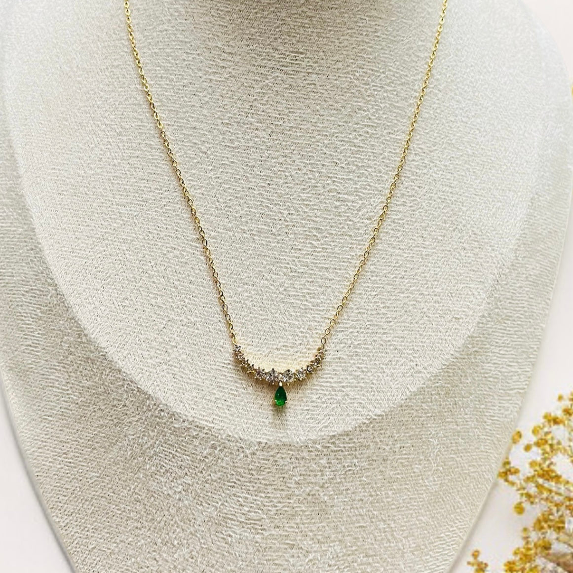 Green & White Stone Pendant Necklace