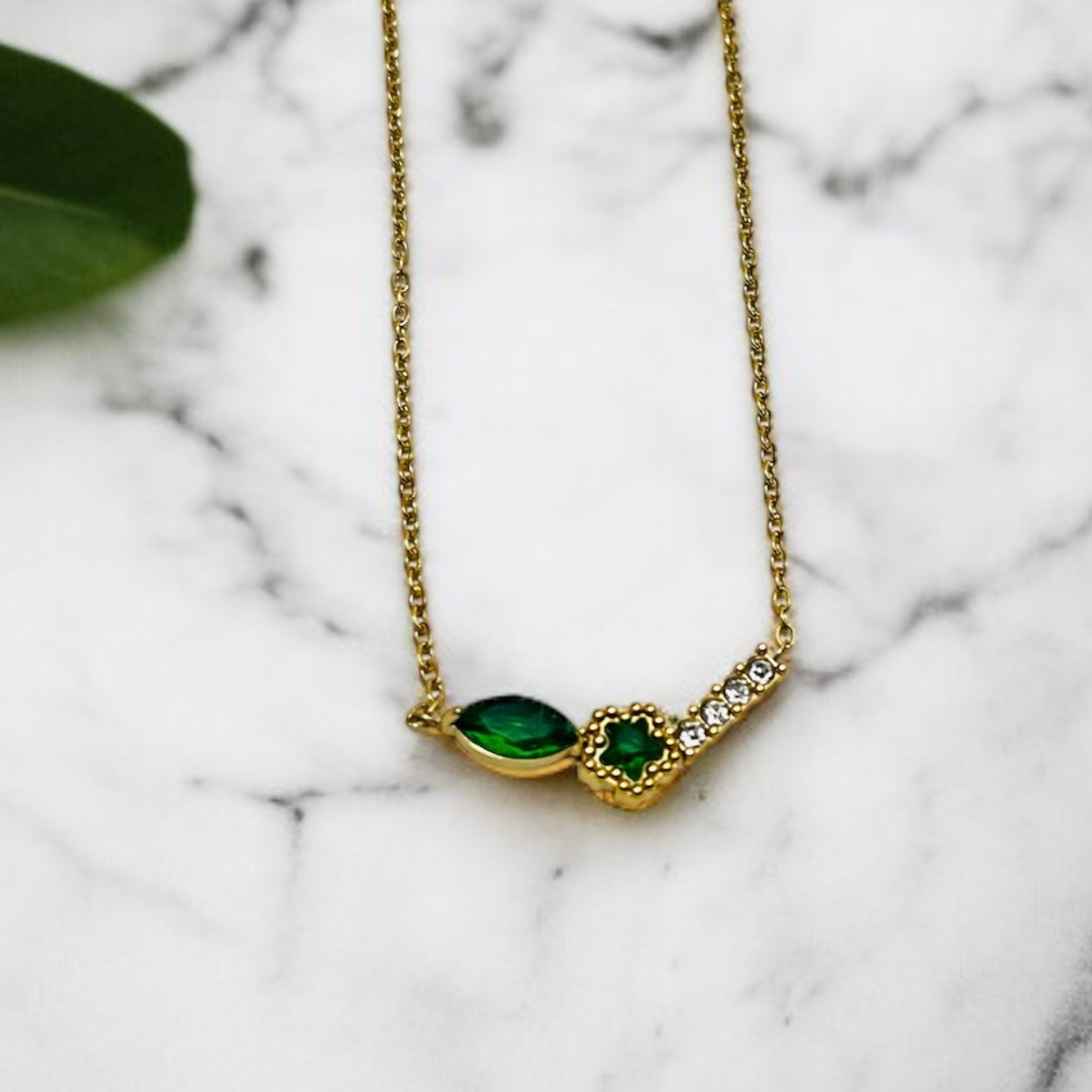 Green & White Stone Pendant Necklace