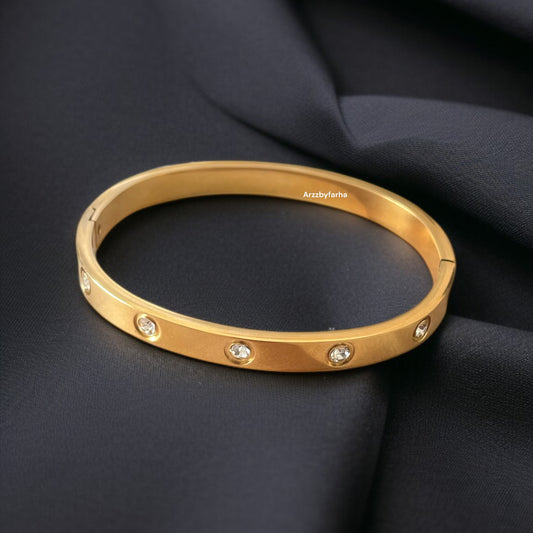 18k Gold AD Studded Bracelet