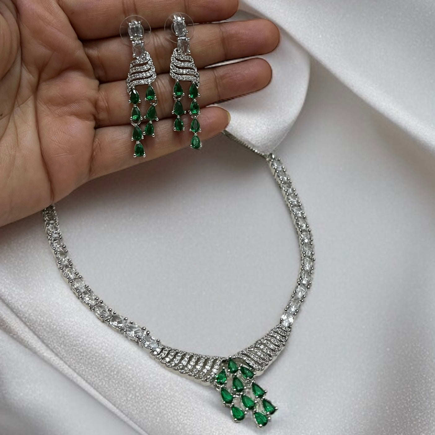 Green & White Zirconia Necklace Set