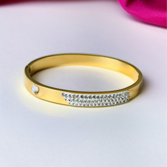 AD Studded Heart Stone Gold Bracelet