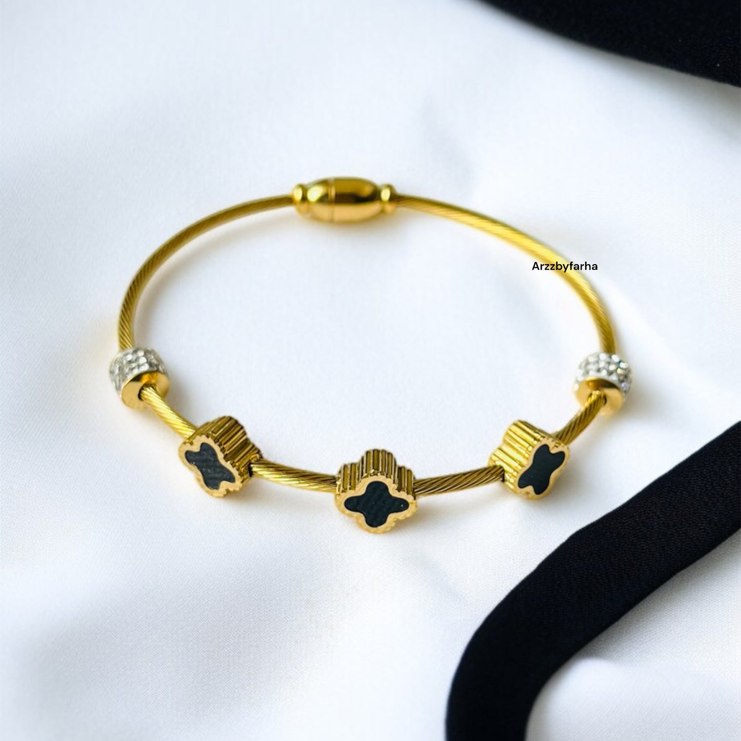 Clover Magnetic Closure Bracelet