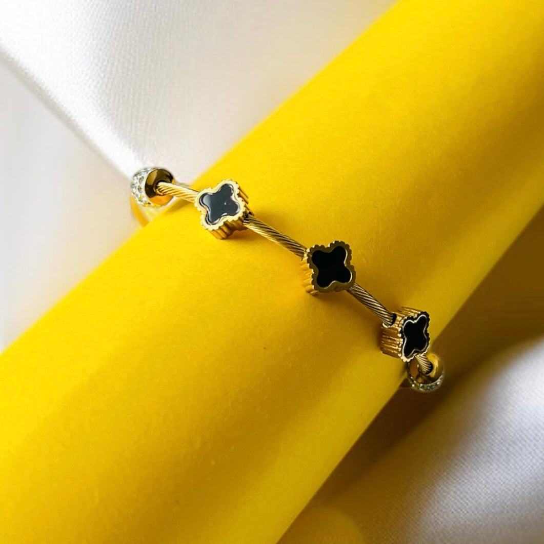 Clover Magnetic Closure Bracelet