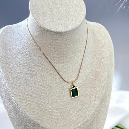 Green Stone Pendant Necklace