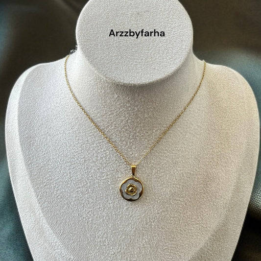 MOP Flower Pendant Necklace