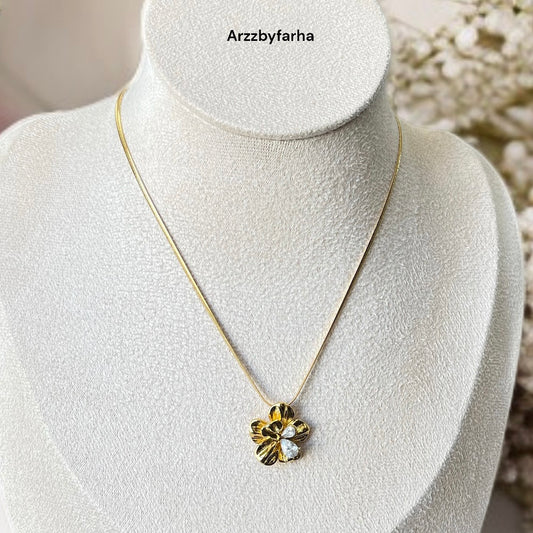 Stone Gold Flower Necklace